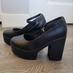 NEW! Mary Jane platform heels ultra light weight pumps
